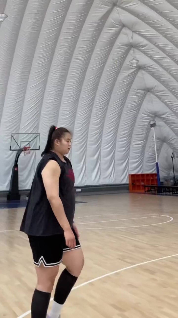 嚯，好魁梧！大寶貝劉禹彤背打你，你能頂住嗎？