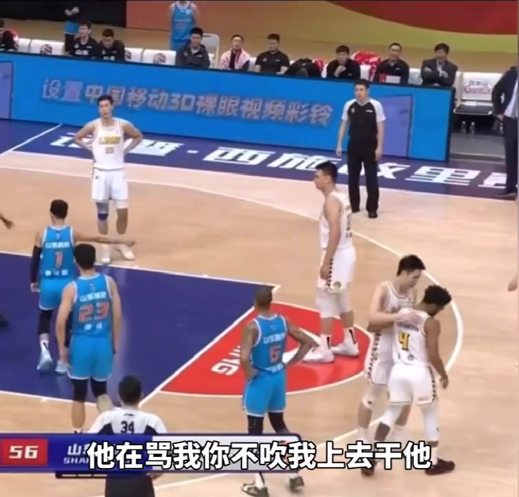 被庫克罵毛了？高詩巖對裁判說：他再罵我你不吹，我就上去干他?。ǜ咴妿r對新疆）